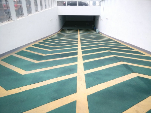 施工中環(huán)氧樹(shù)脂地坪涂裝存在的問(wèn)題，新天地漆業(yè)幫你解答